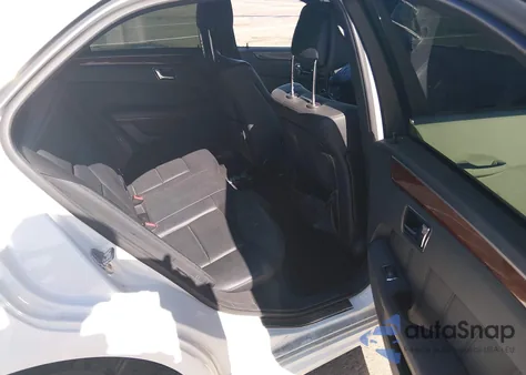 2010 Mercedes-Benz E 350 z USA, uszkodzony, nr VIN WDDHF5GB2AA053838